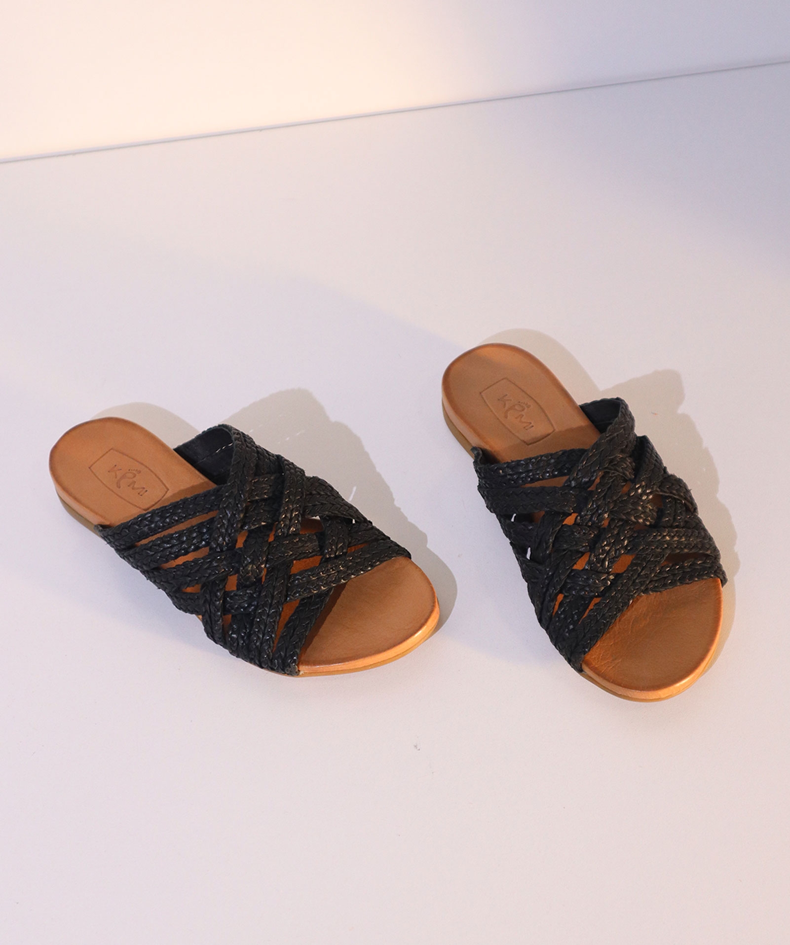 BLACK OUTLET SS23 O96