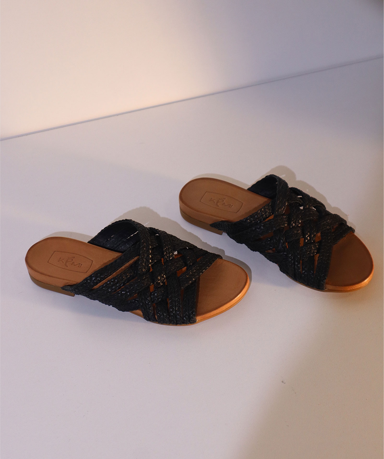BLACK OUTLET SS23 O96