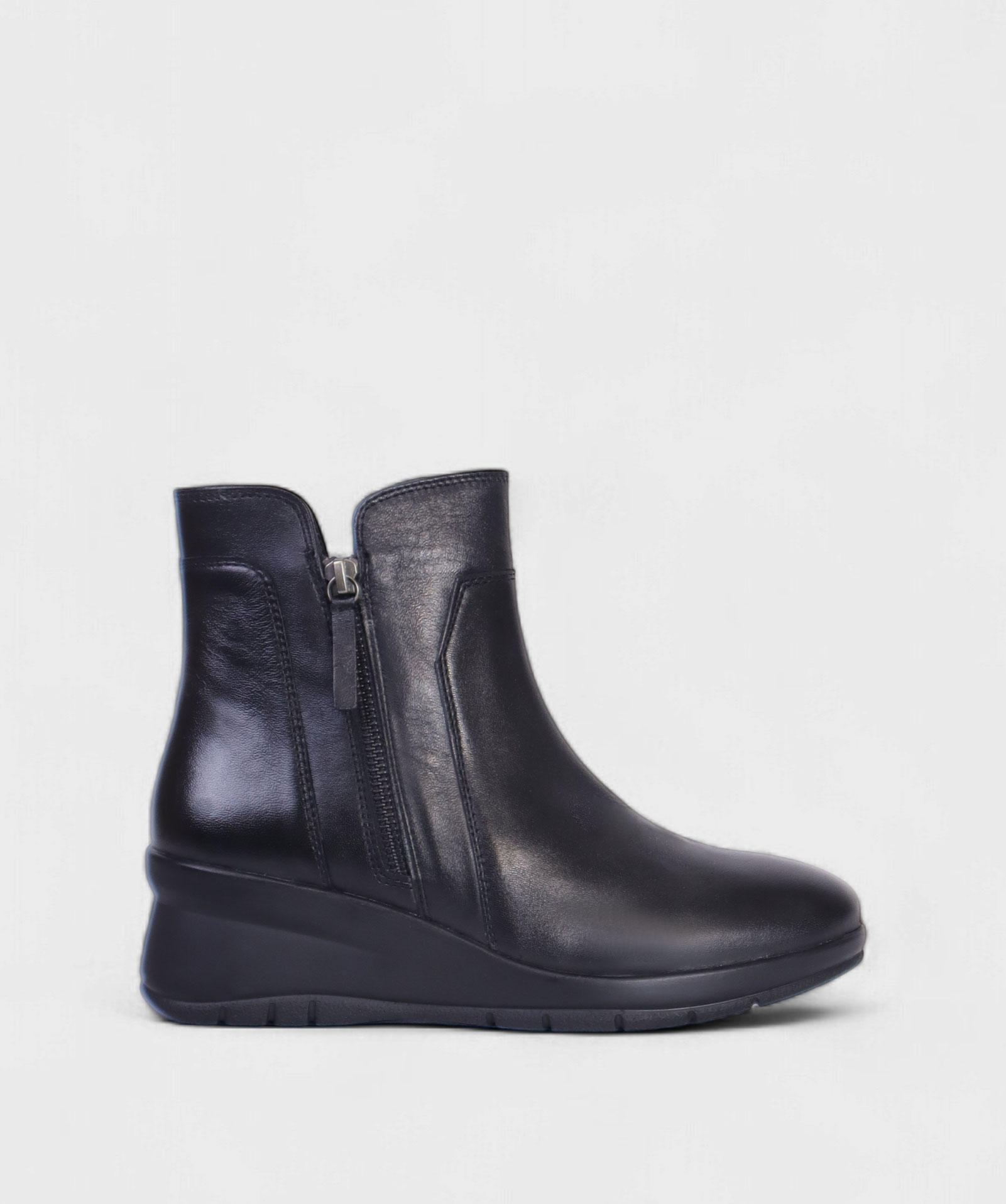 BLACK RIVA FW25 1690