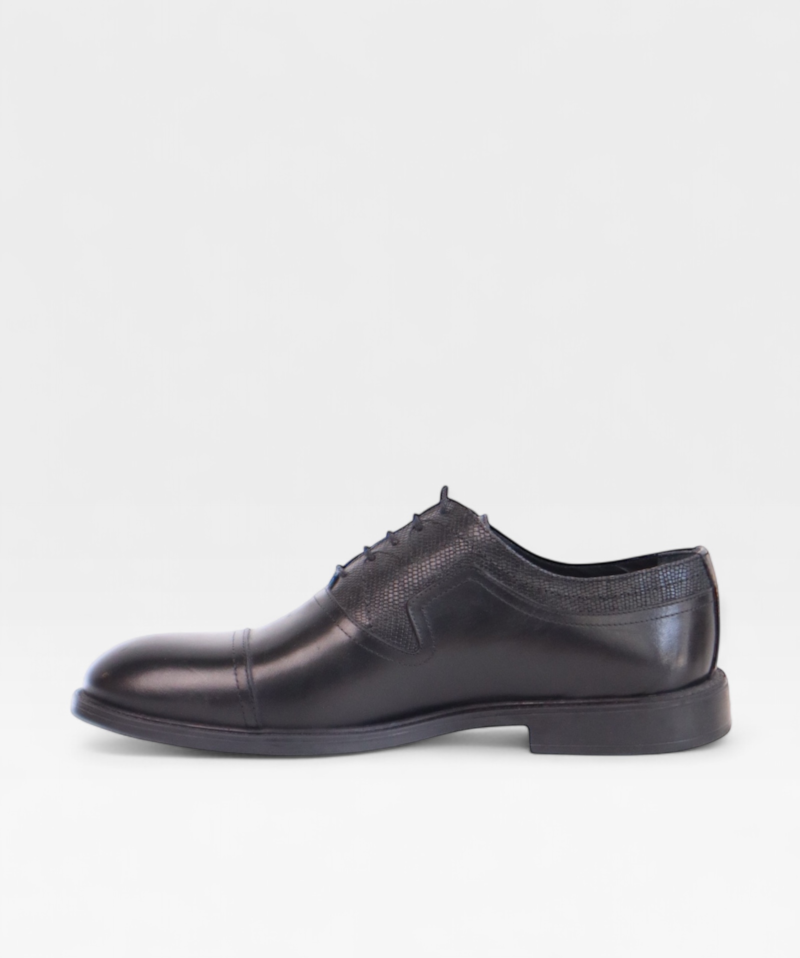 BLACK MARVIN SS26 Y0131